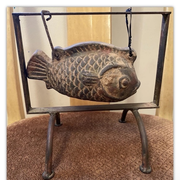 Old Japanese Art Sculpture Hanging Pottery & Metal Fish With Stand - Picture 1 of 7